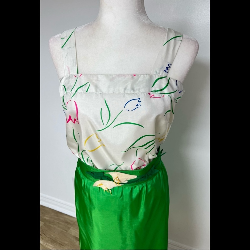 Vintage Green Satin Midi Skirt w Floral Top & Statement Belt – 60s Inspired - Picture 10 of 16